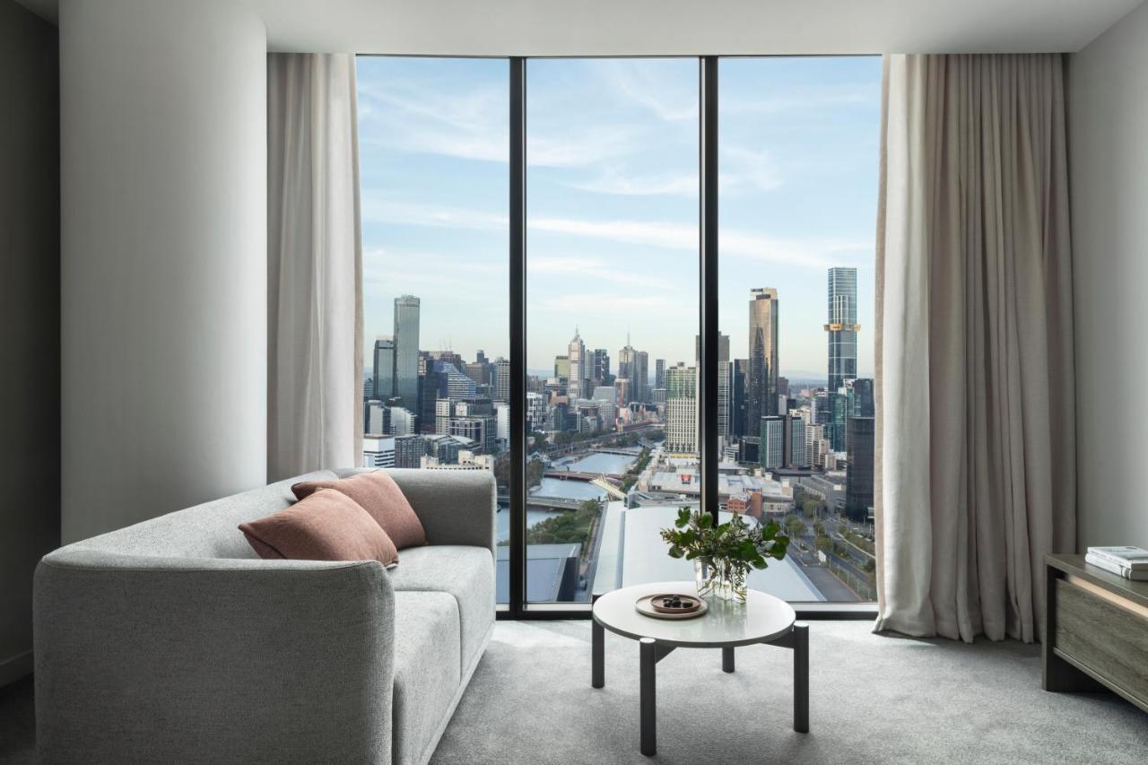 โอ๊ควูด พรีเมียร์ เมลเบิร์น Aparthotel ภายนอก รูปภาพ The living room of a typical apartment