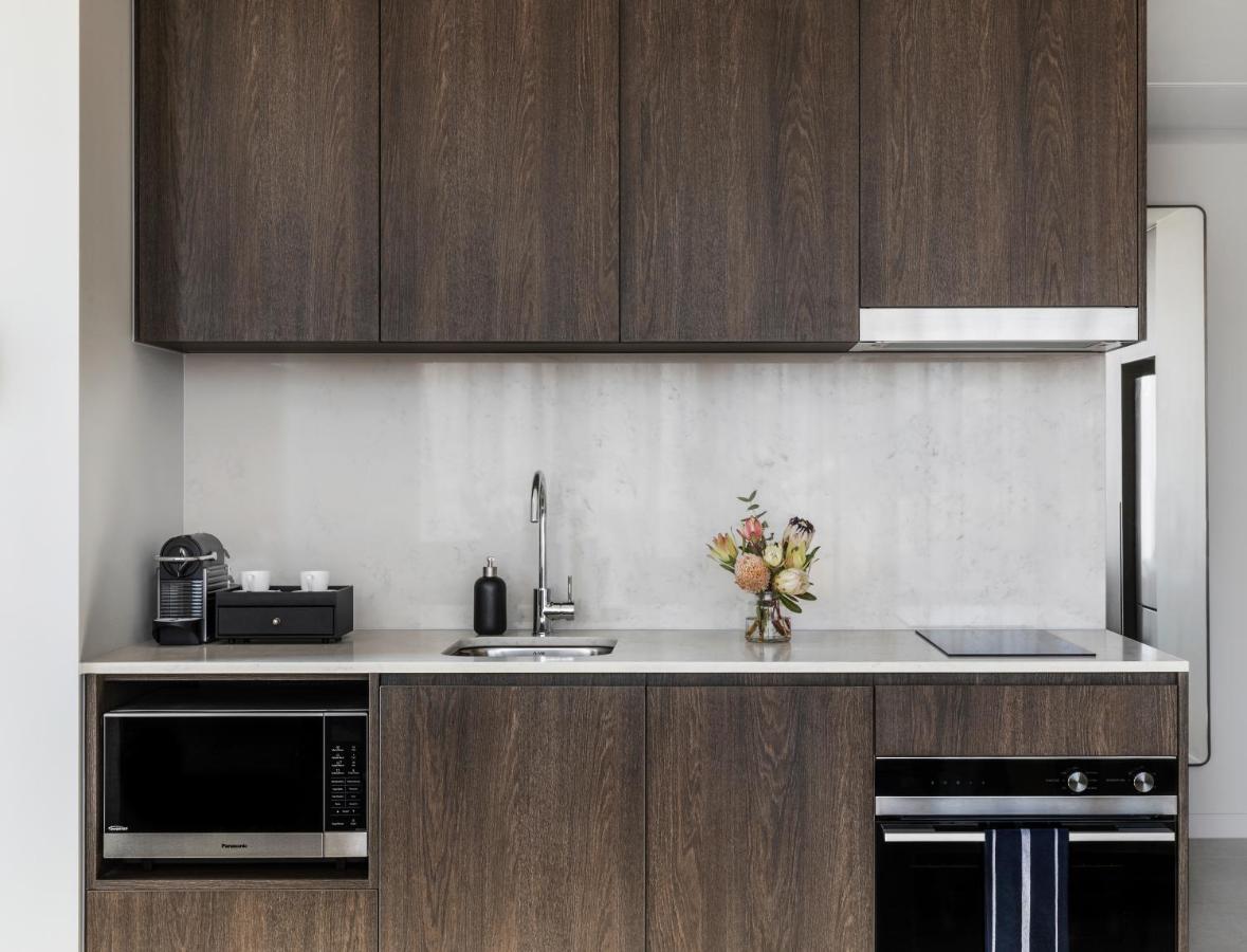 โอ๊ควูด พรีเมียร์ เมลเบิร์น Aparthotel ภายนอก รูปภาพ A kitchen in a typical apartment