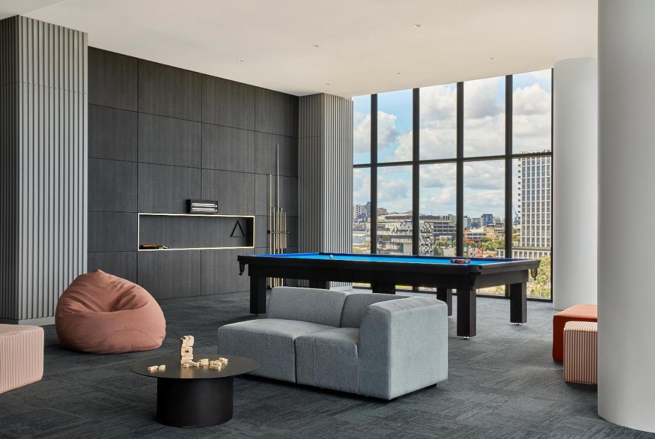 โอ๊ควูด พรีเมียร์ เมลเบิร์น Aparthotel ภายนอก รูปภาพ The pool table at the top of the building